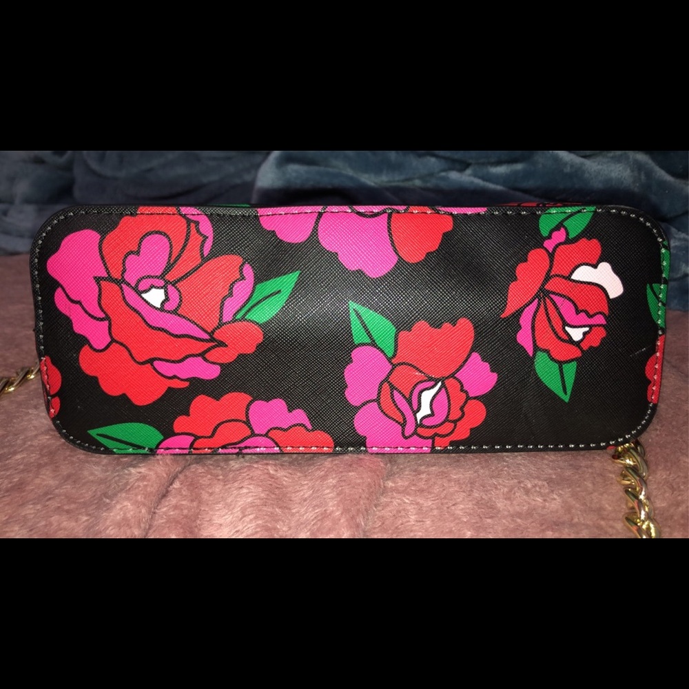 BESTSY JOHNSON FLORAL PURSE!! - Picture 4 of 5